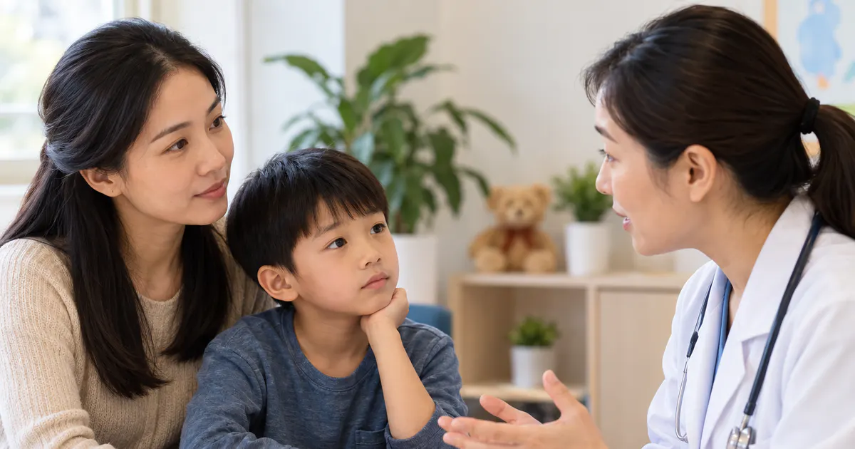 Cha mẹ tìm hiểu thuốc bổ não cho trẻ kém tập trung cùng bác sĩ trong không gian tư vấn thân thiện