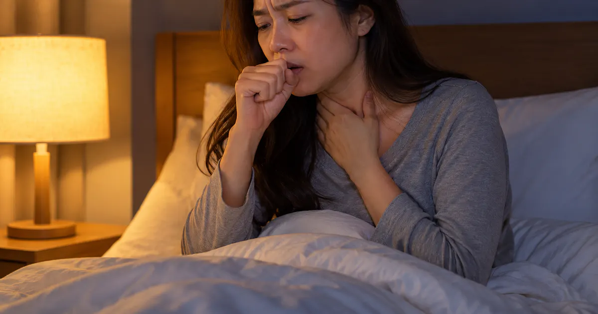 Người trưởng thành ngồi dậy vì trào ngược dạ dày ho về đêm