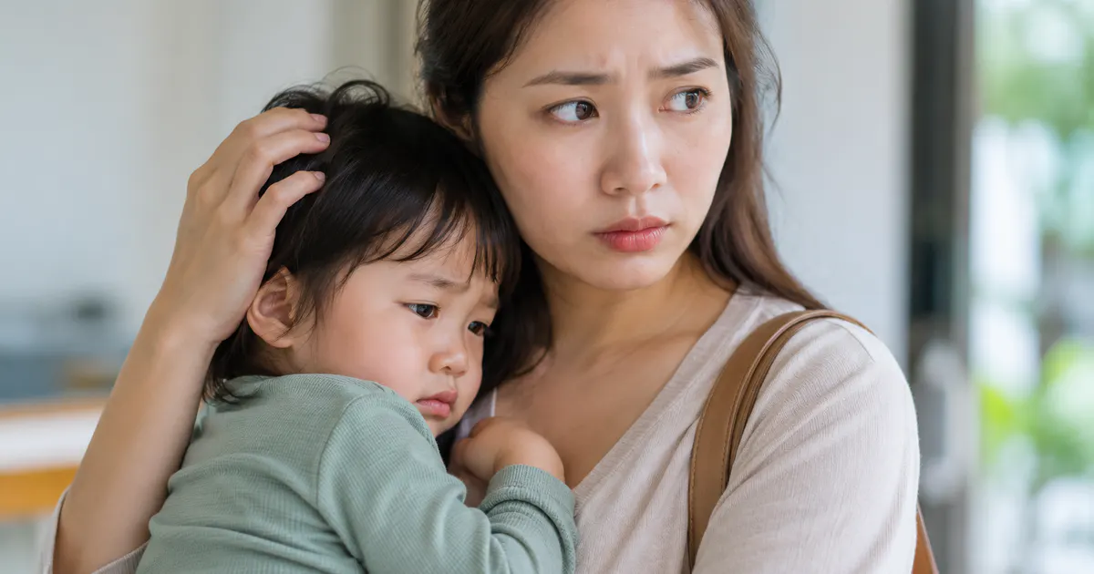Cha mẹ đưa trẻ đi khám khi có dấu hiệu táo bón đáng lo
